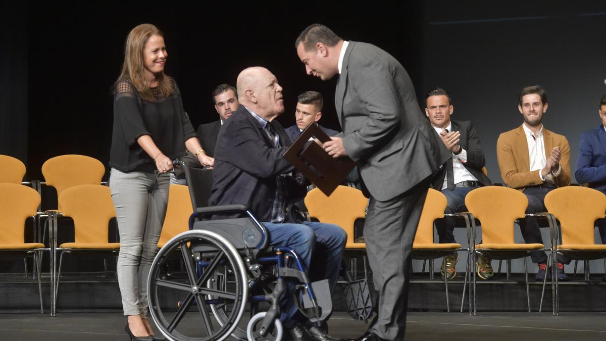 Zoilo Domínguez, &#039;Pollo de Moya&#039;, recibe un reconocimiento en 2016