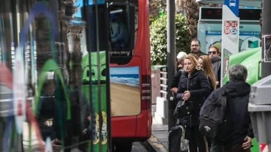 Las operadoras del transporte público piden que las grandes superficies paguen el autobús
