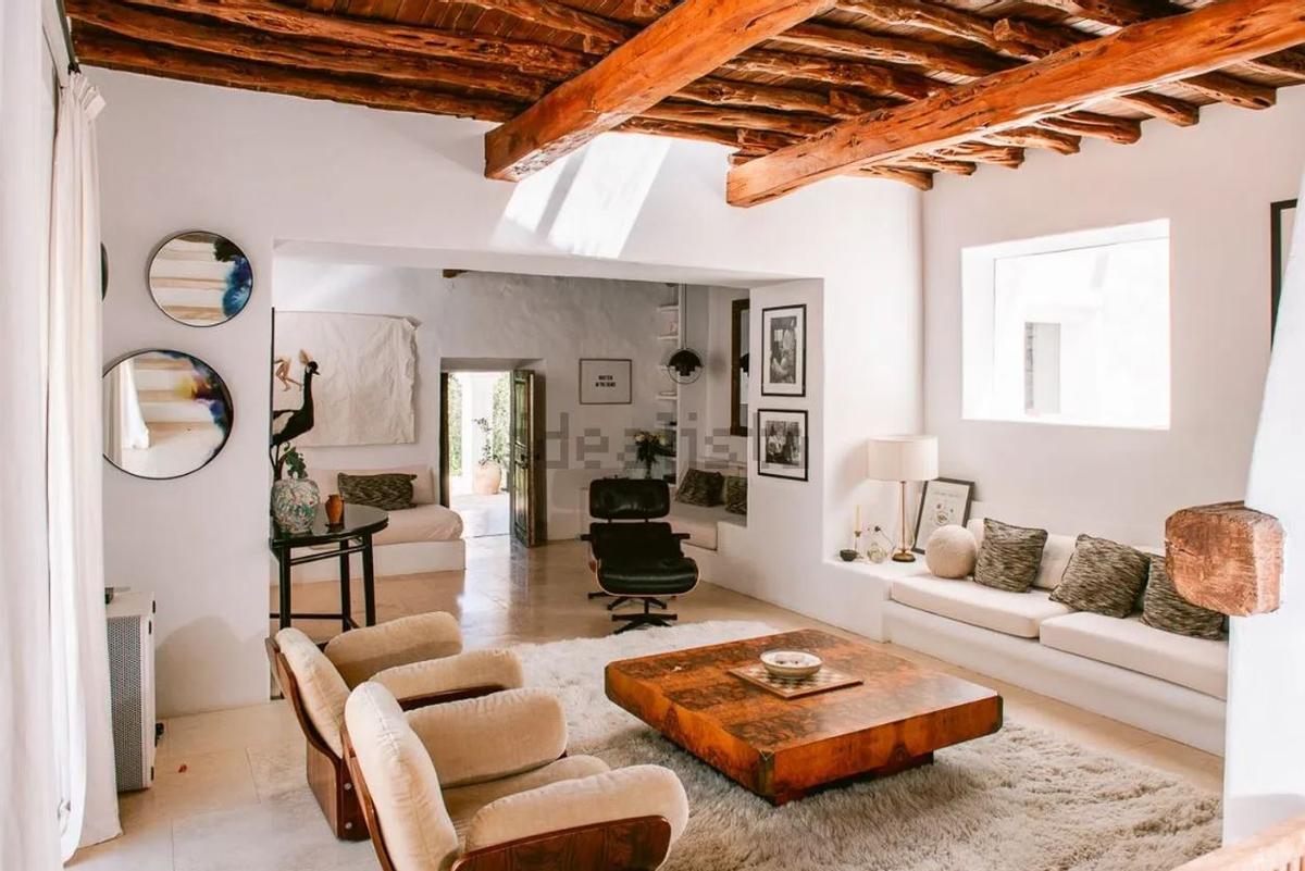 Así es una casa payesa del siglo XIX autosuficiente a la venta en Ibiza