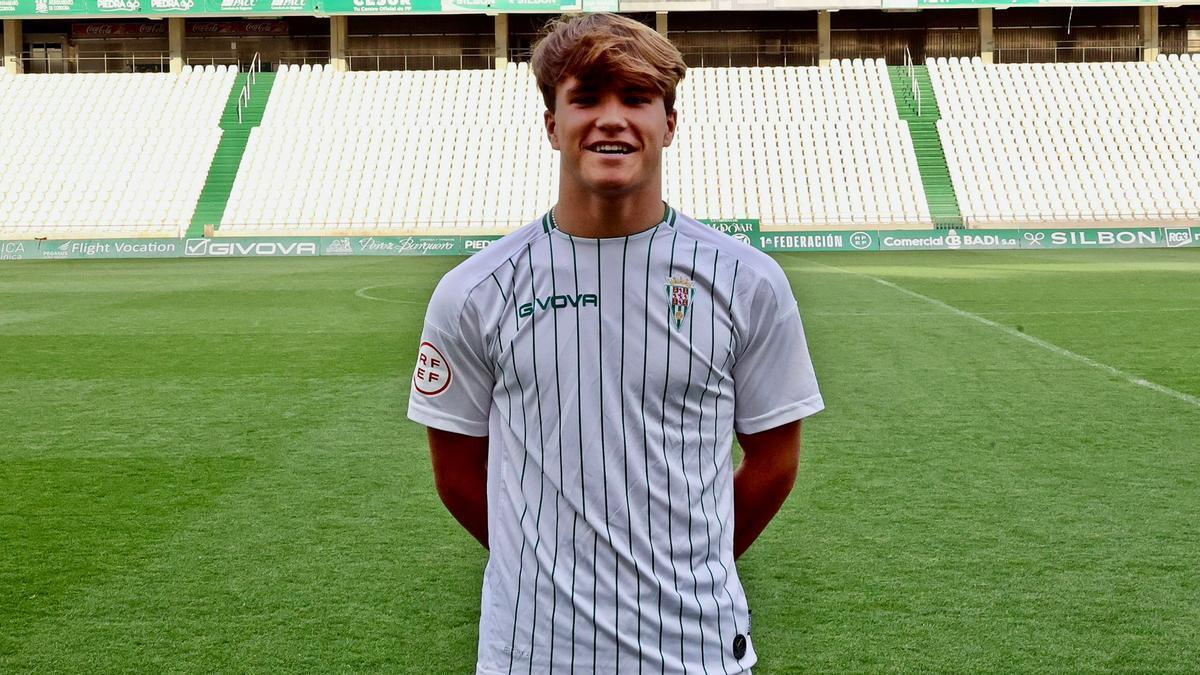 Álvaro Prieto, con la camiseta del Córdoba CF.