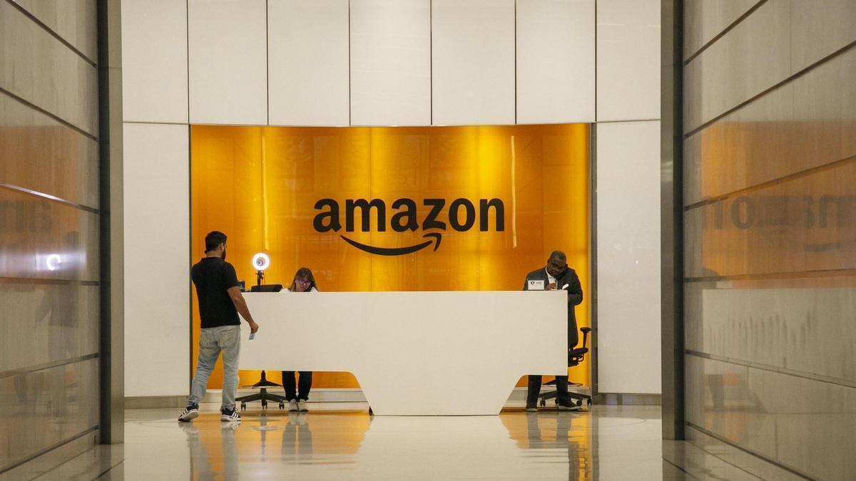 Amazon eleva su beneficio neto un 31% en 2025