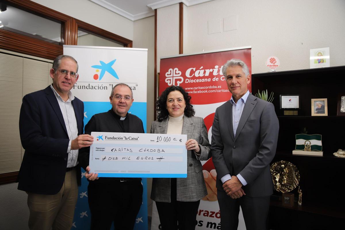 Fundación La Caixa aporta 10.000 euros a Cáritas Córdoba para ayudar a las familias afectadas por el temporal.