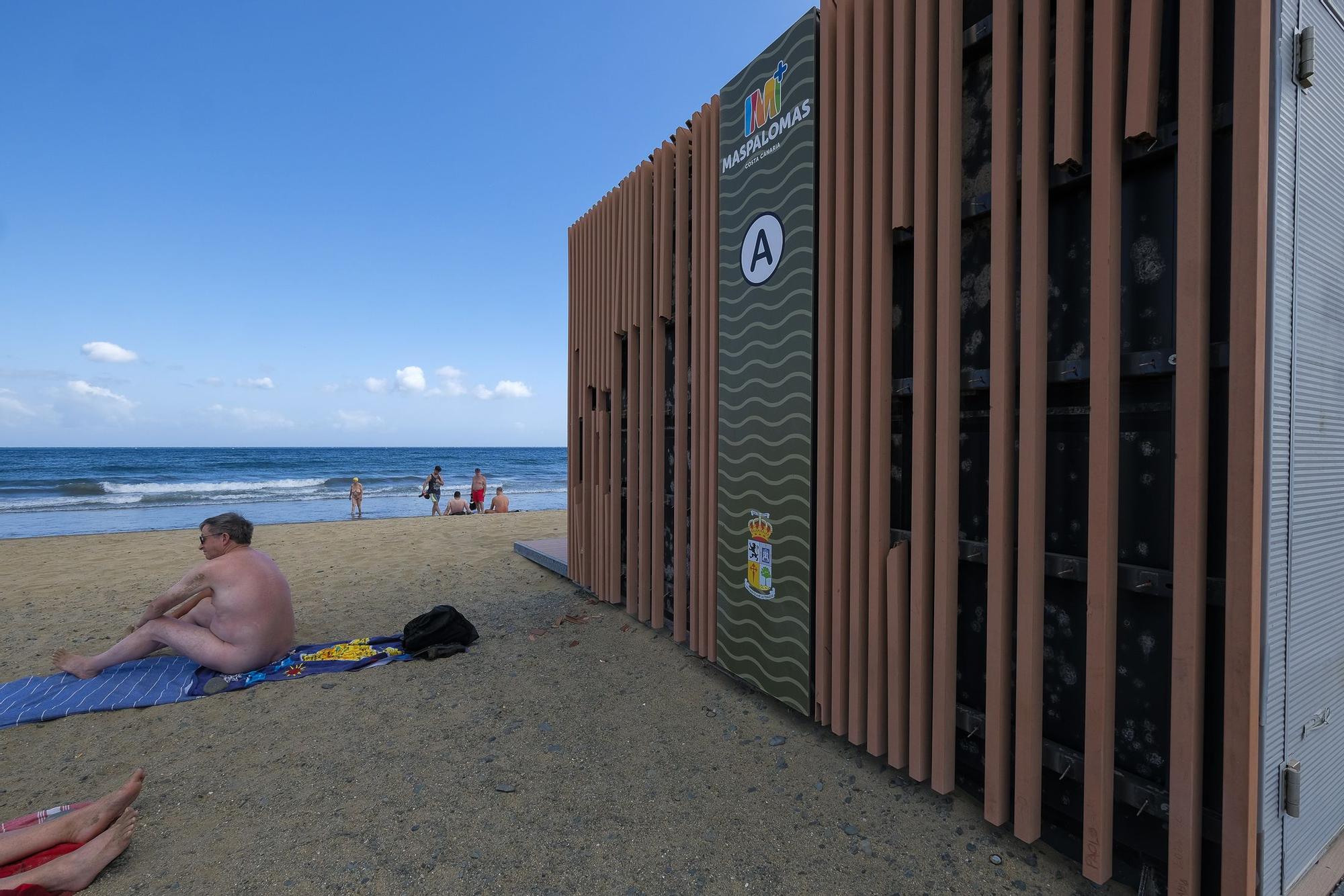 Destrozos en los kioscos de la Playa del Inglés