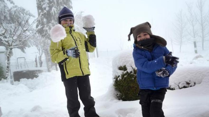 Un centenar de niños, de expedición en la nieve