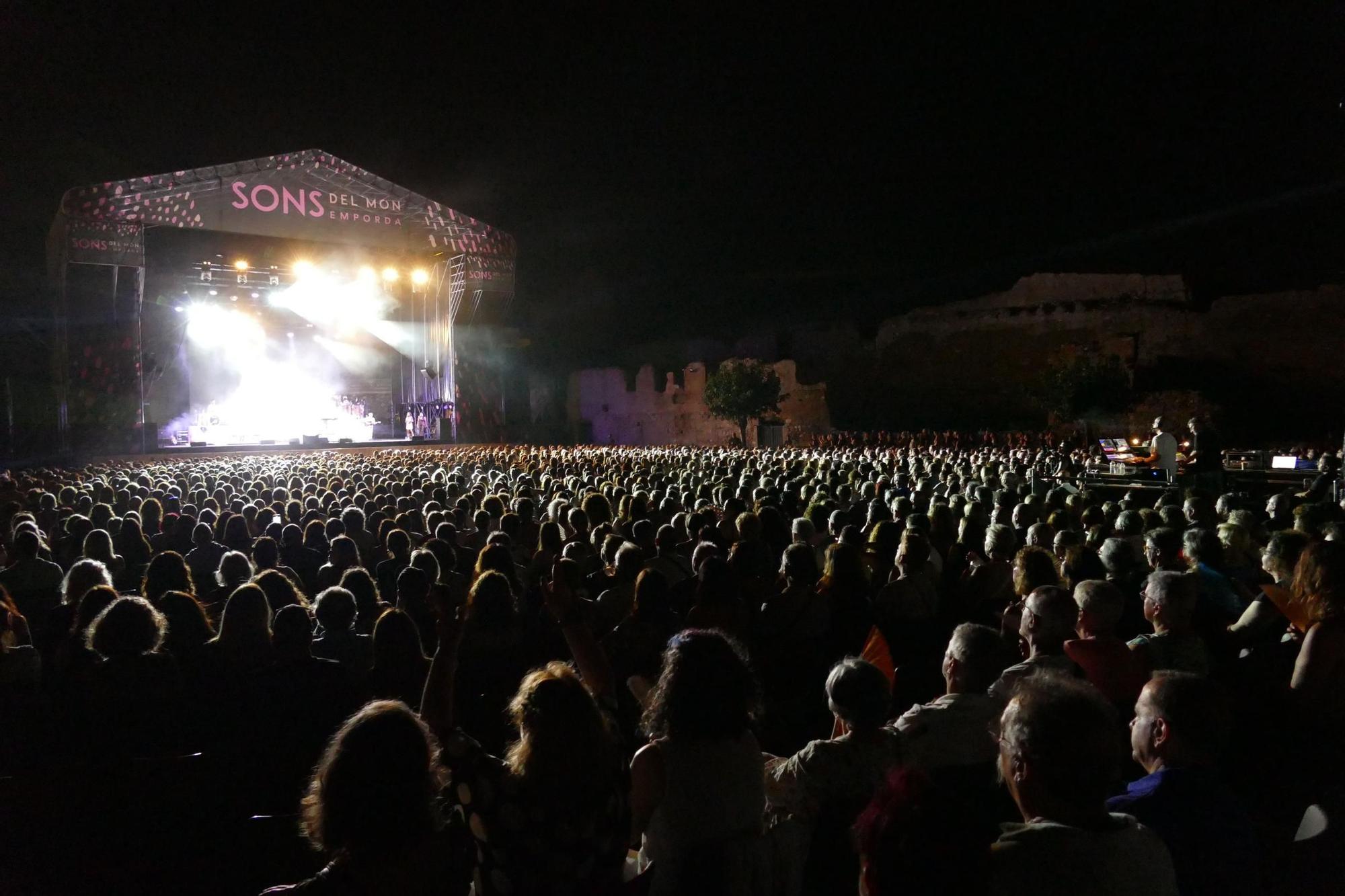 Roses es rendeix davant Rosario Flores a Sons del Món