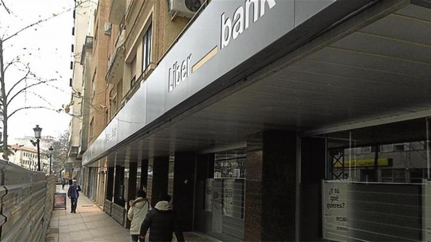 Liberbank (Caja Extremadura) y los sindicatos firman el acuerdo para rebajar la plantilla