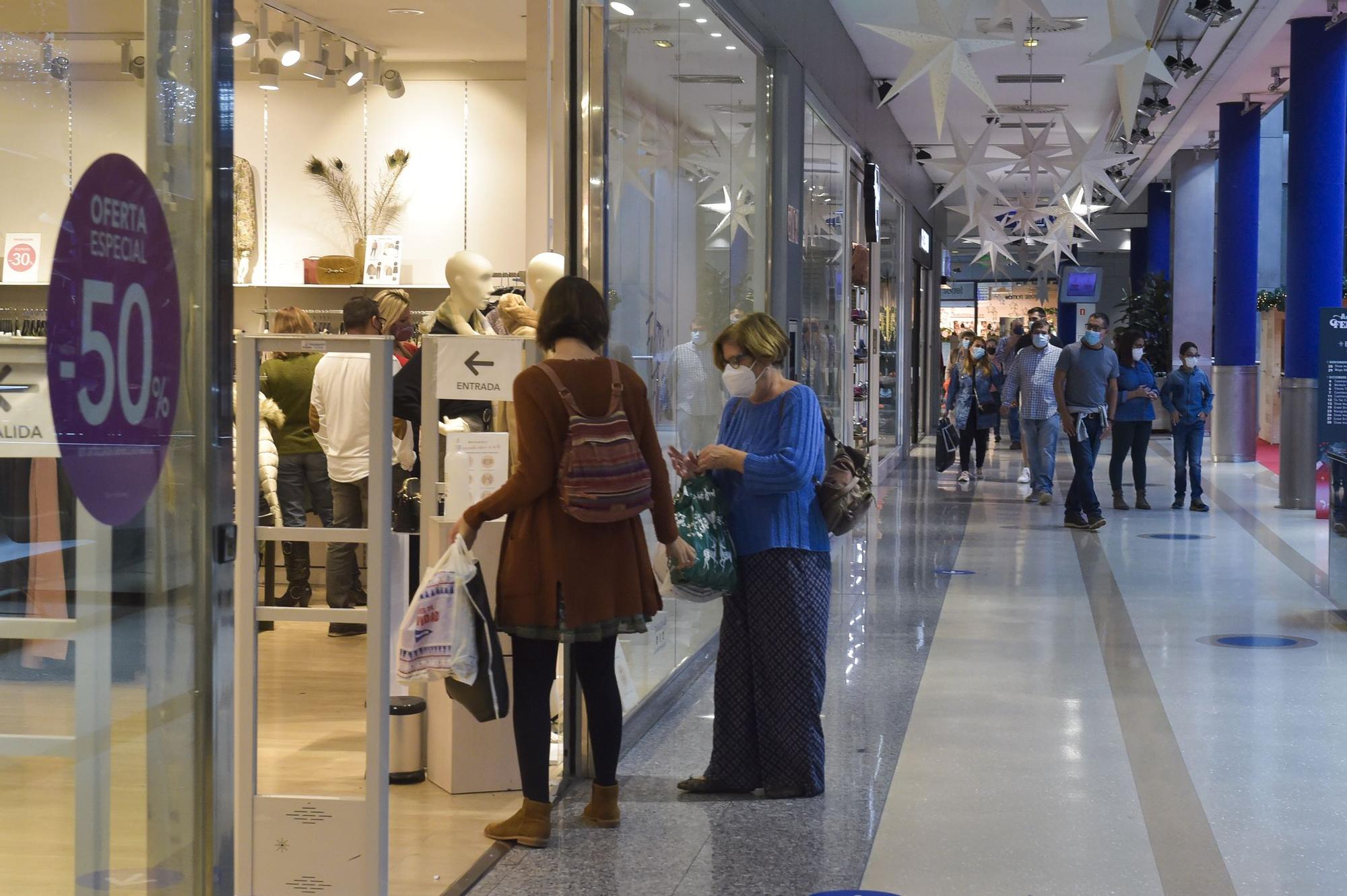 Ambiente en varios centros comerciales de la ciudad