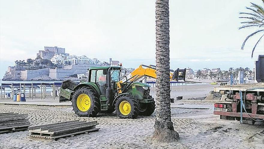 Peñíscola estrena pasarelas y baños para la campaña estival