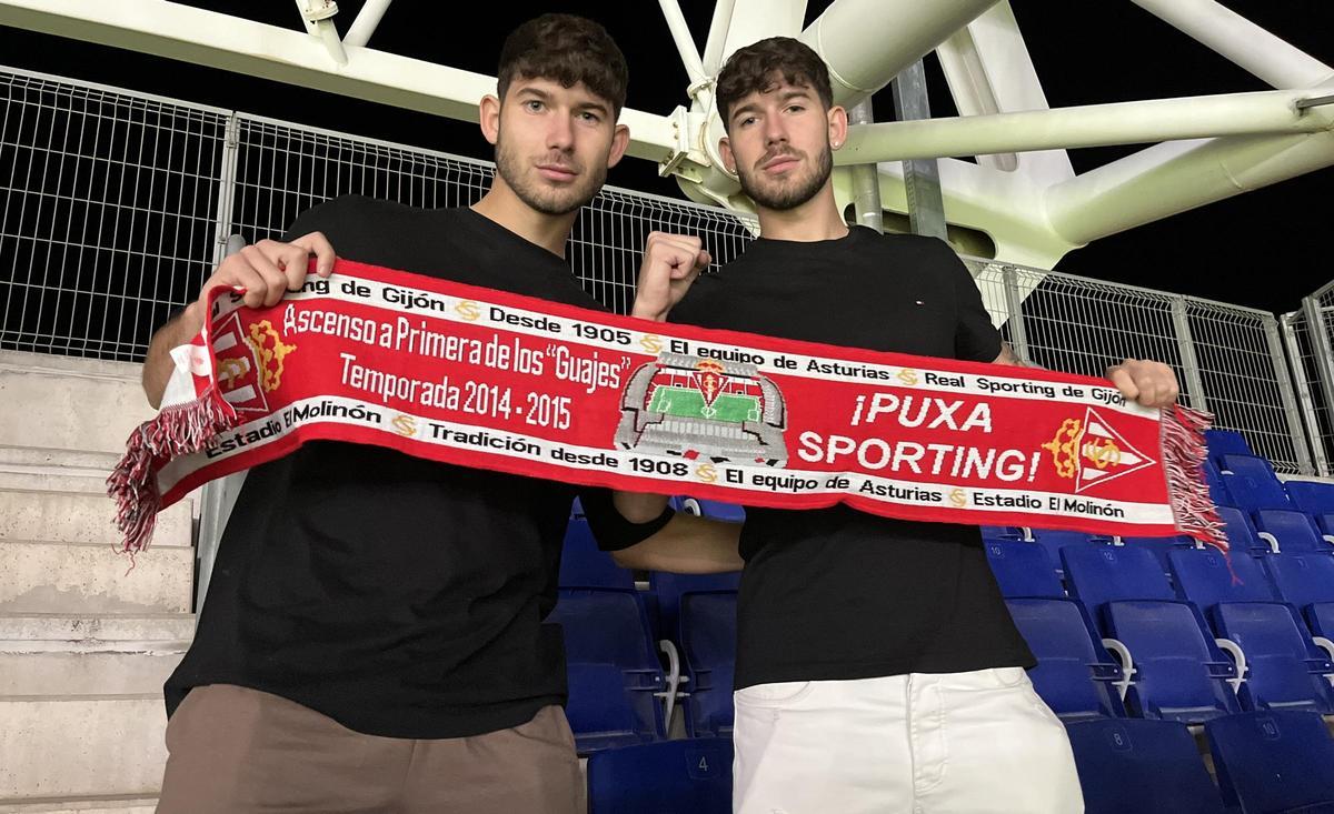 Francesco y Leonardo D'Alessio, gemelos italianos y jugadores de la Roma y el Milan, anoche, locos por el Sporting.