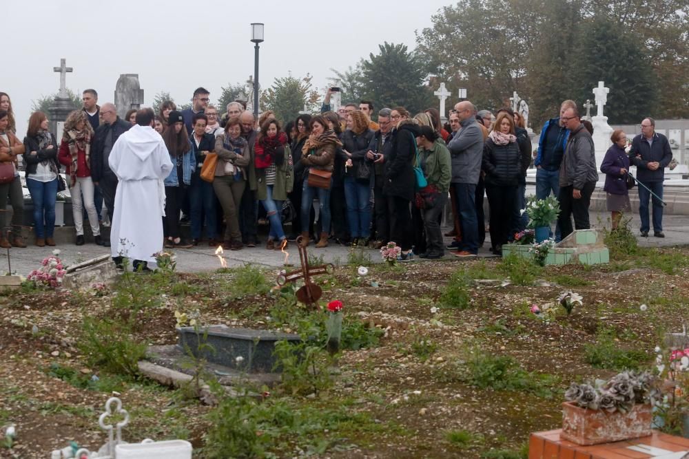 Espectáculo Nueche de Difuntos en el cementerio de La Carriona