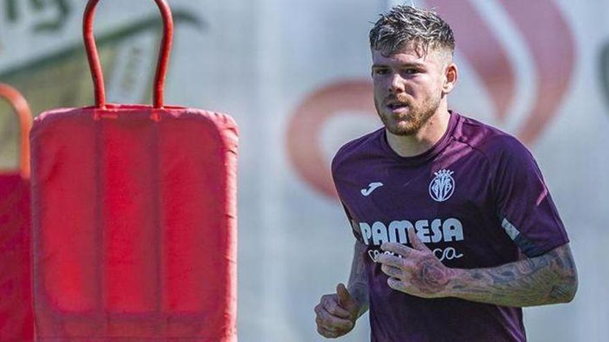 Alberto Moreno y Ontiveros entran en la convocatoria ante el Levante