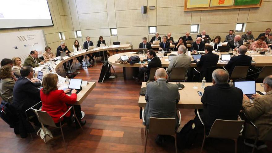 Reunión de los miembros de la CRUE, ayer en la USC.  |  // X. ÁLVAREZ