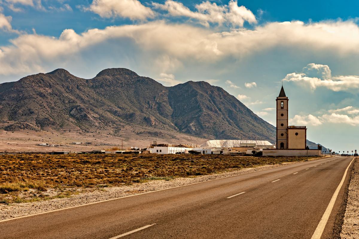 Cabo de Gata y la iglesia de Salinas
