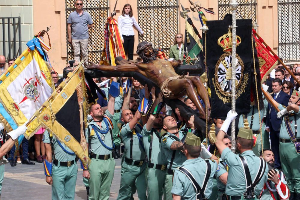 Tras desembarcar en el puerto de Málaga, la Compañía de Honores de la X Bandera del Tercio 'Alejandro Farnesio', IV protagoniza uno de los momentos más intensos de la Semana Santa de Málaga