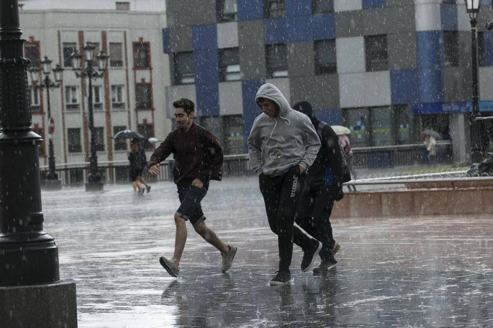 Mal tiempo en Oviedo a finales de junio