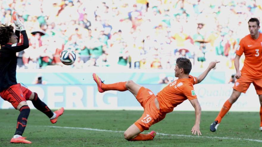 Dos gols de Huntelaar y Sneijder donen la victòria a Holanda