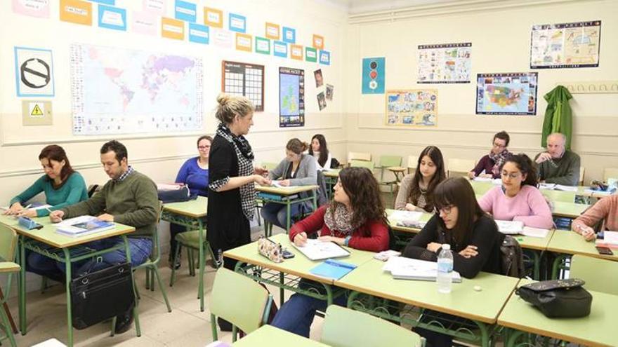 La falta de espacio impide a la escuela de idiomas de Badajoz ampliar sus prestaciones