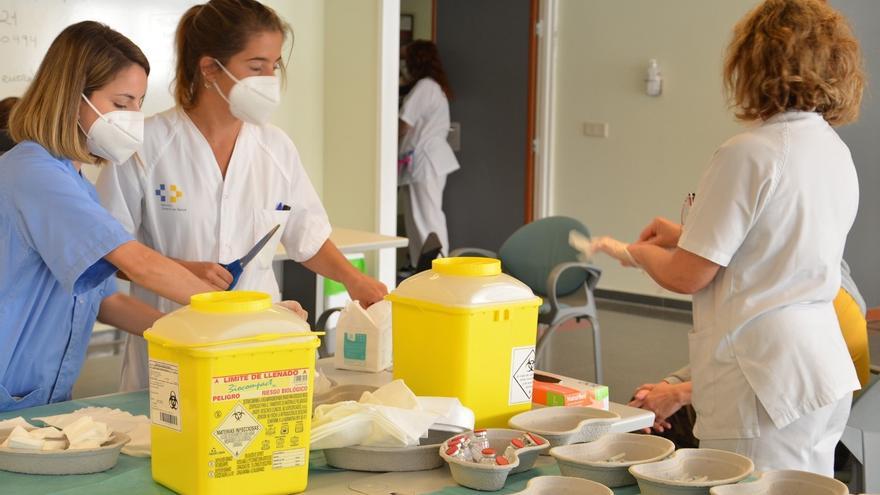 Eva Elisa Álvarez, jefa de servicio de Medicina Preventiva, da consejos sobre el uso de la mascarilla