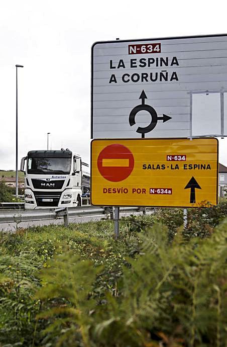 Aviso del corte de carretera en el tramo Salas-La Espina.