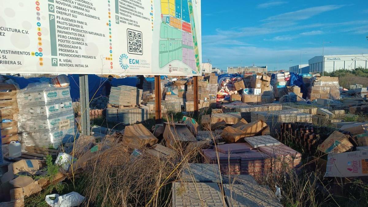 Donaciones recibidas tras la dana en el campa municipal del polígono de Cotes.