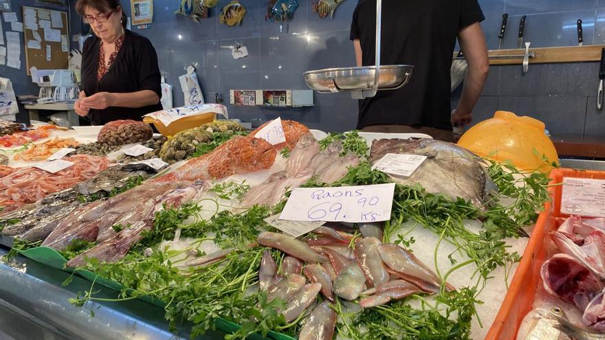 En Pescados Oliver este sábado vendieron ‘raors’ de Dénia y están a la espera de recibir los capturados en aguas pitiusas.