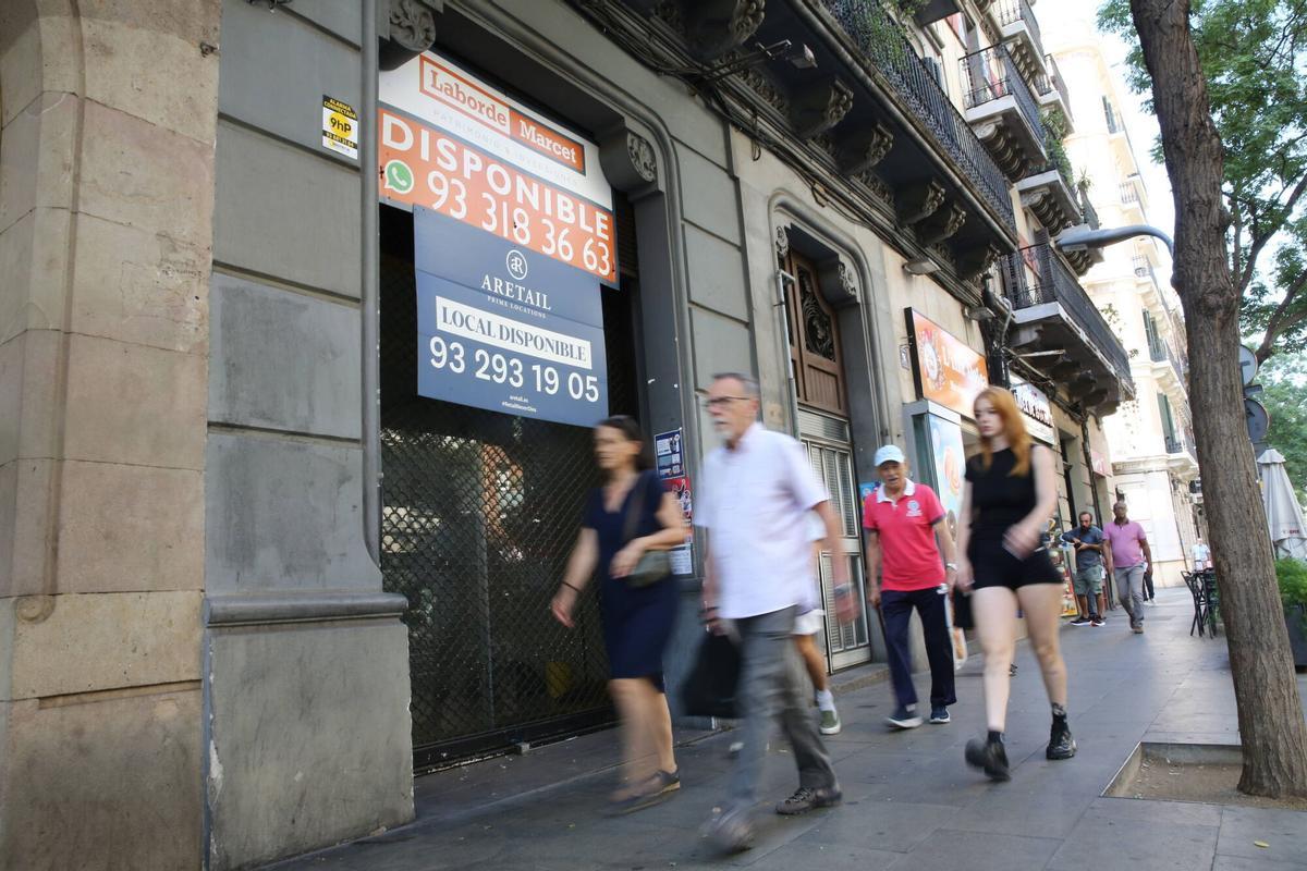 Locales comerciales disponibles en Barcelona, en una imagen de archivo.