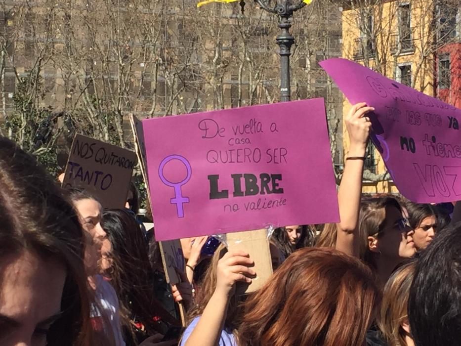 Manifestació estudiantil a Girona de la vaga del vuit de març