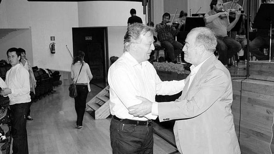 Friedrich Haider, director de Oviedo Filarmonía, y el alcalde de Oviedo, Gabino de Lorenzo.