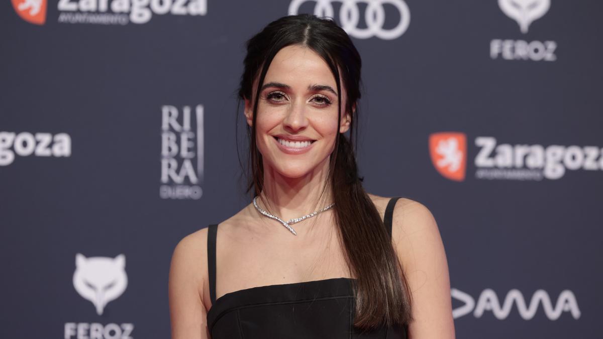 Macarena García y su elegante vestido 'cisne negro' en los Premios Feroz 2023