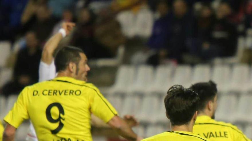 Cervero, a la izquierda, durante el partido ante el Albacete.