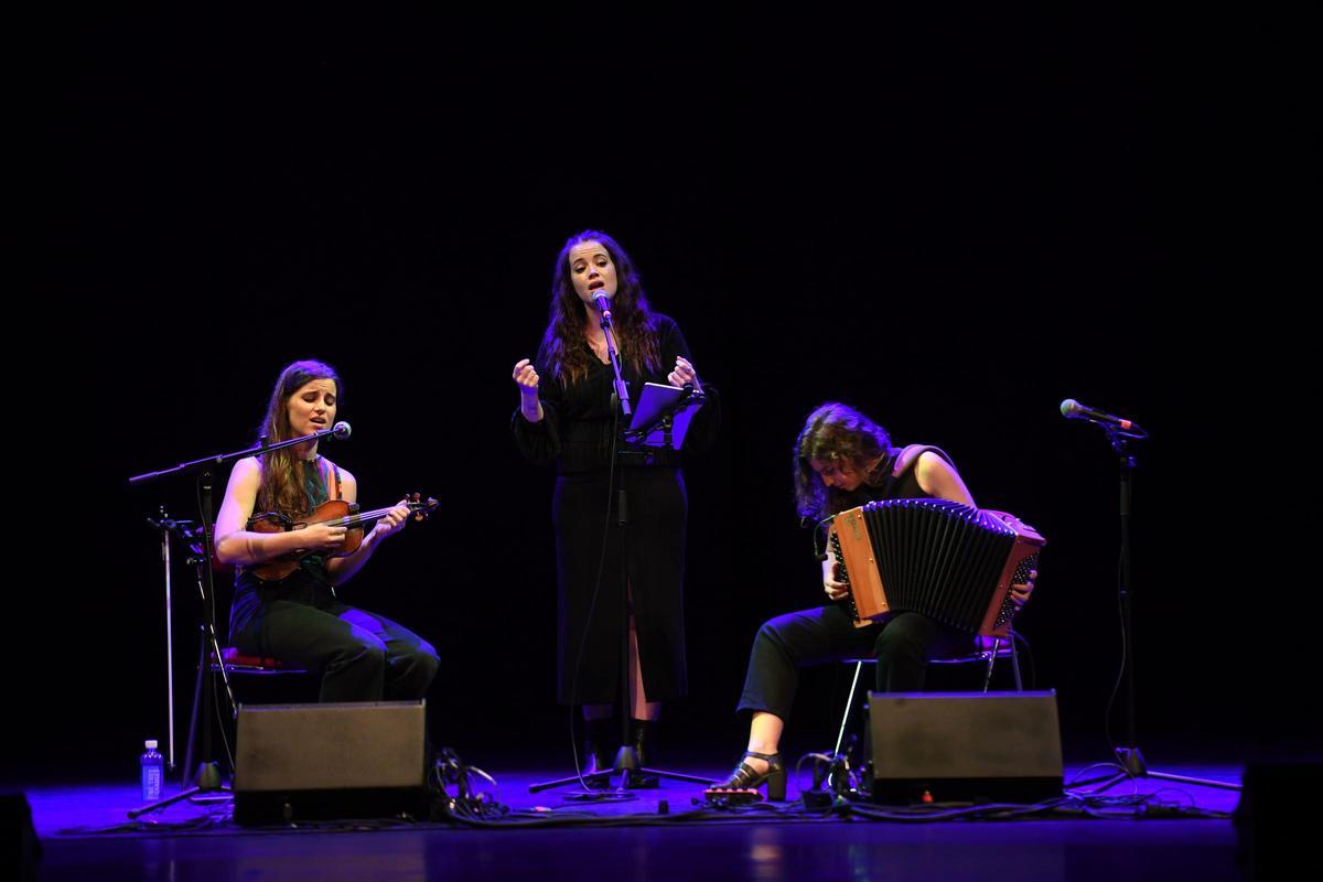 XXII Premios Opinión da Música de Raíz: as imaxes da gala, con Leilía e Tanxugueiras galardonadas