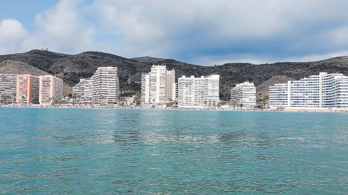 Apartamentos en primera línea de playa en Cullera, en una imagen de archivo.