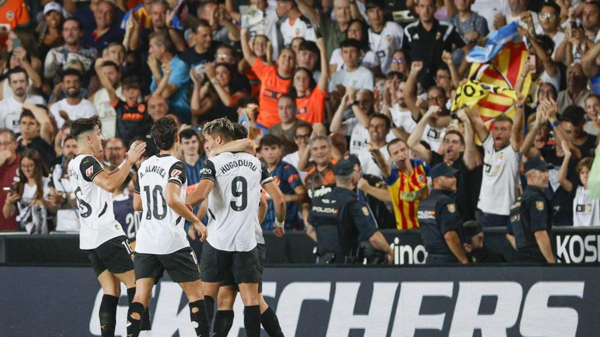 El Valencia hizo de Mestalla un fortín para mantener la categoría