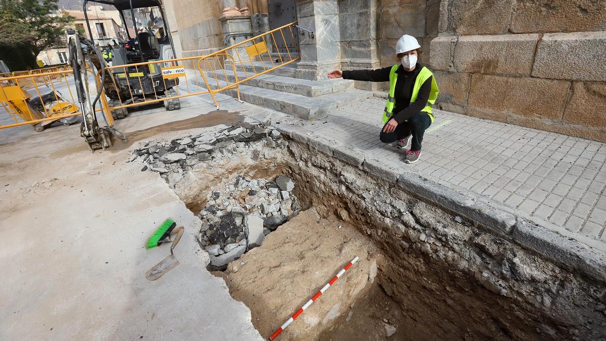 Parte de la muralla localizada frente a la iglesia de Monserrate. | TONY SEVILLA