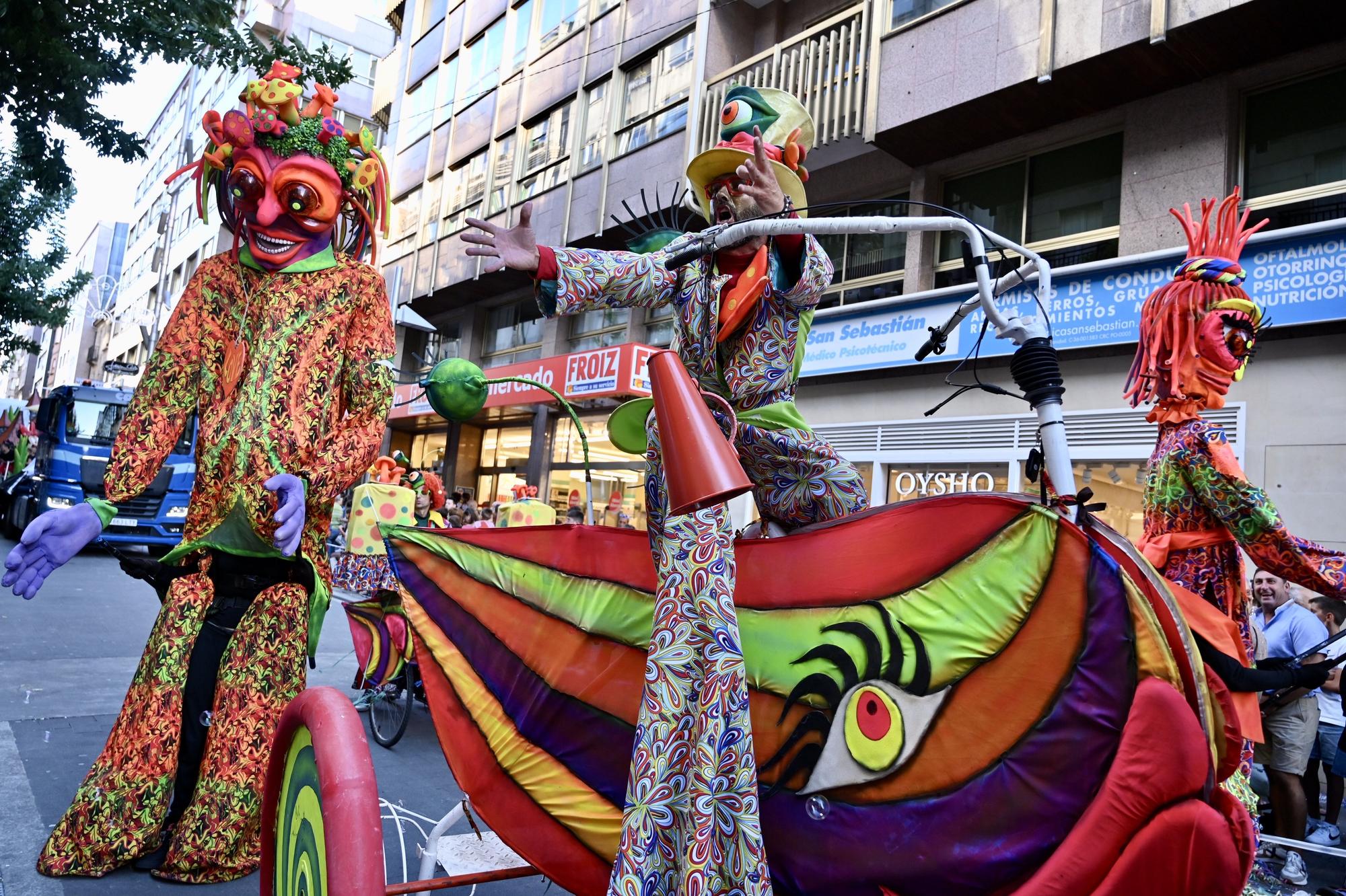 La Batalla de Flores vuelve a teñir de color las calles de Pontevedra