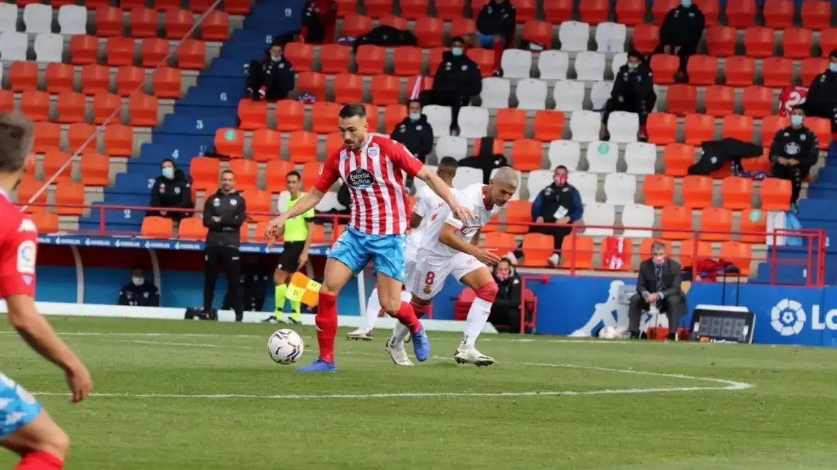 Xavi Torres, durante un partido con el CD Lugo en 2020.