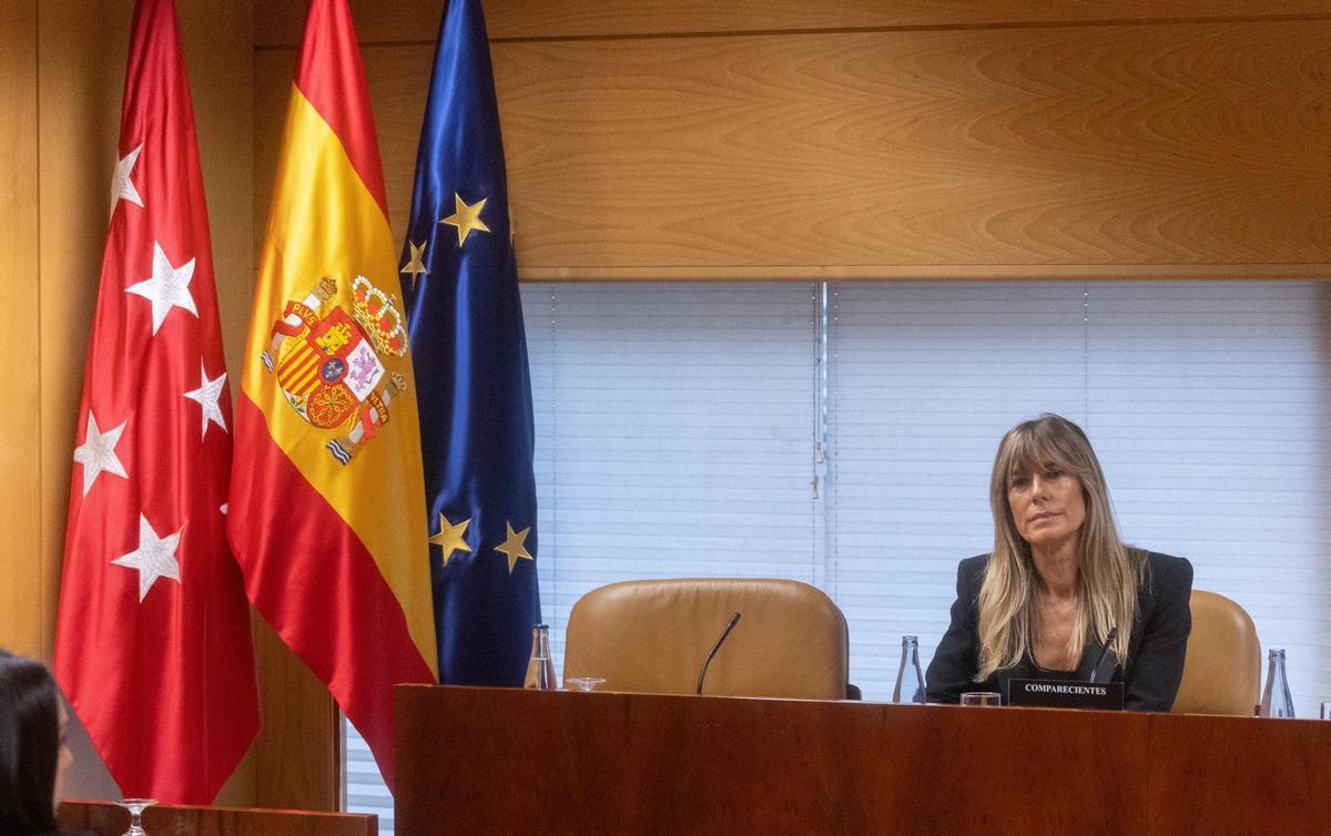 La mujer del presidente del Gobierno, Begoña Gómez, durante la comisión de investigación de la Asamblea de Madrid el pasado noviembre.