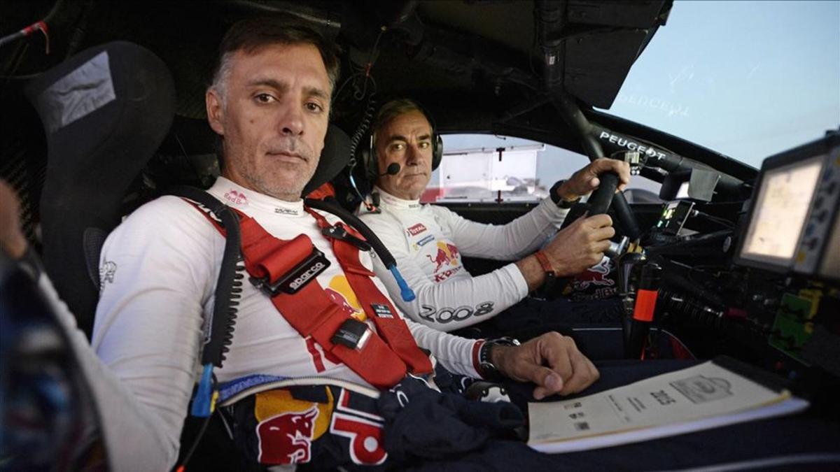 Carlos Sainz, al volante, y su copiloto Lucas Cruz
