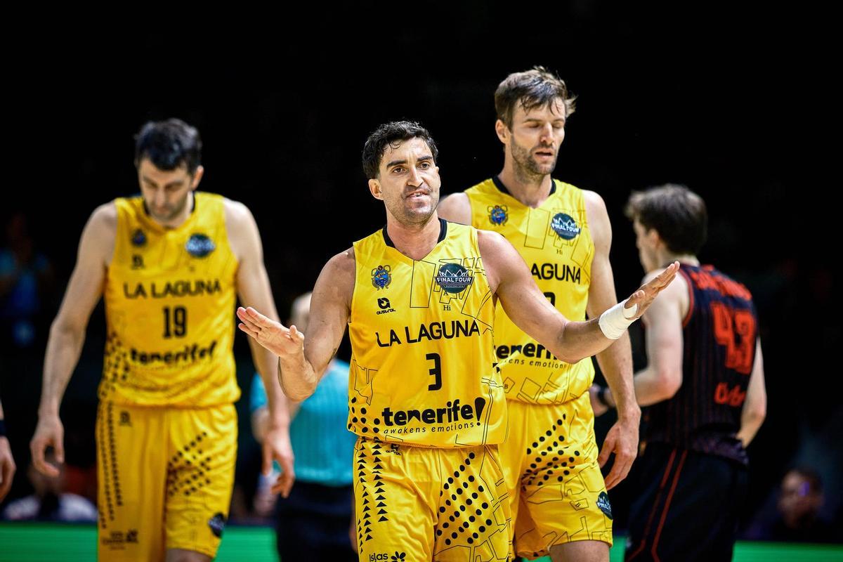 Gio Shermadini, Jaime Fernández y Aaron Doornekamp, durante el partido ante el Rytas.