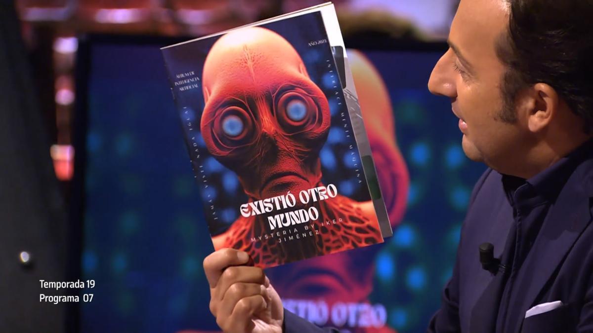 Iker Jiménez y su álbum (Cuarto milenio).