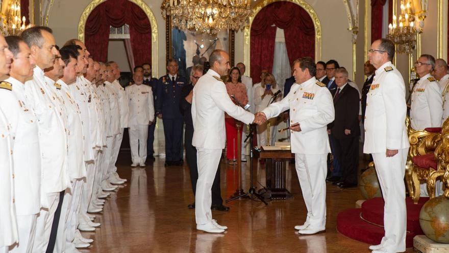 Delgado toma posesión como Almart con el reto de renovar la fuerza naval