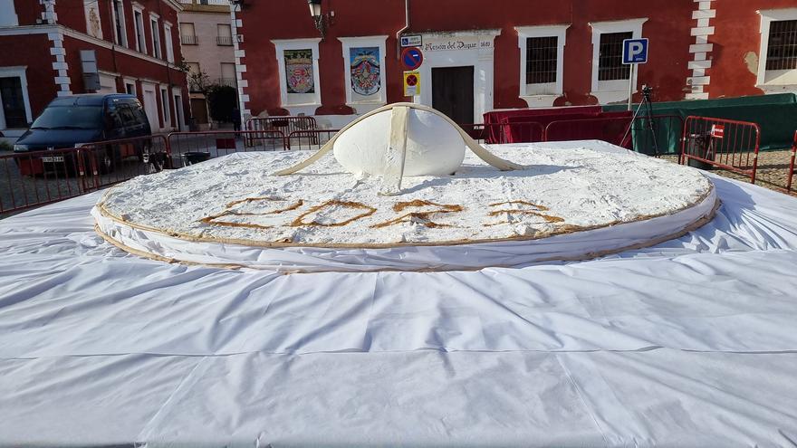 Más de 4.000 porciones del Hornazo Gigante se degustan en Fernán Núñez por Jueves Lardero