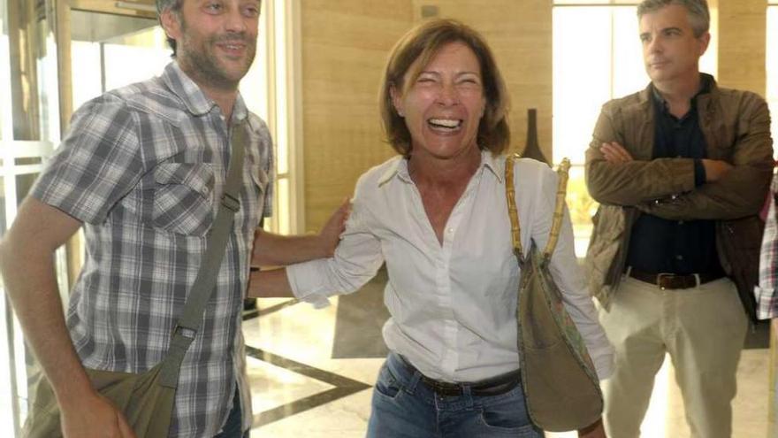 Xulio Ferreiro, Mar Barcón e Isidro Frías, en una de las reuniones de organización del Gobierno local.