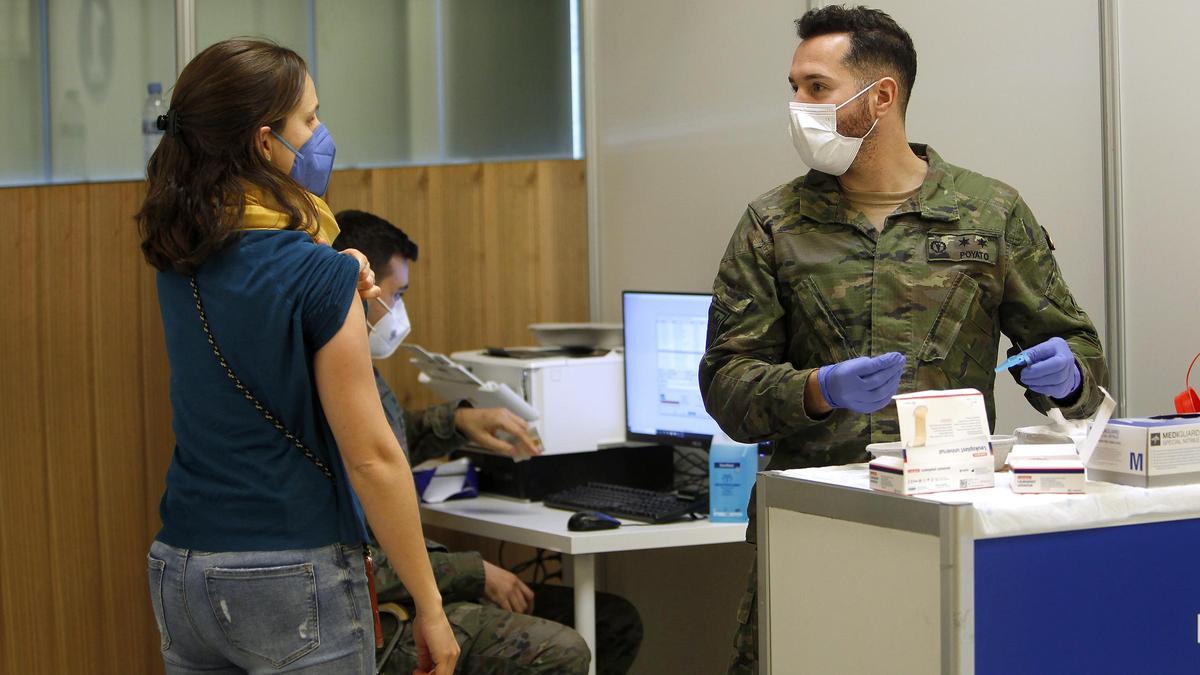 Los militares refuerzan la vacunación contra la covid en Baleares