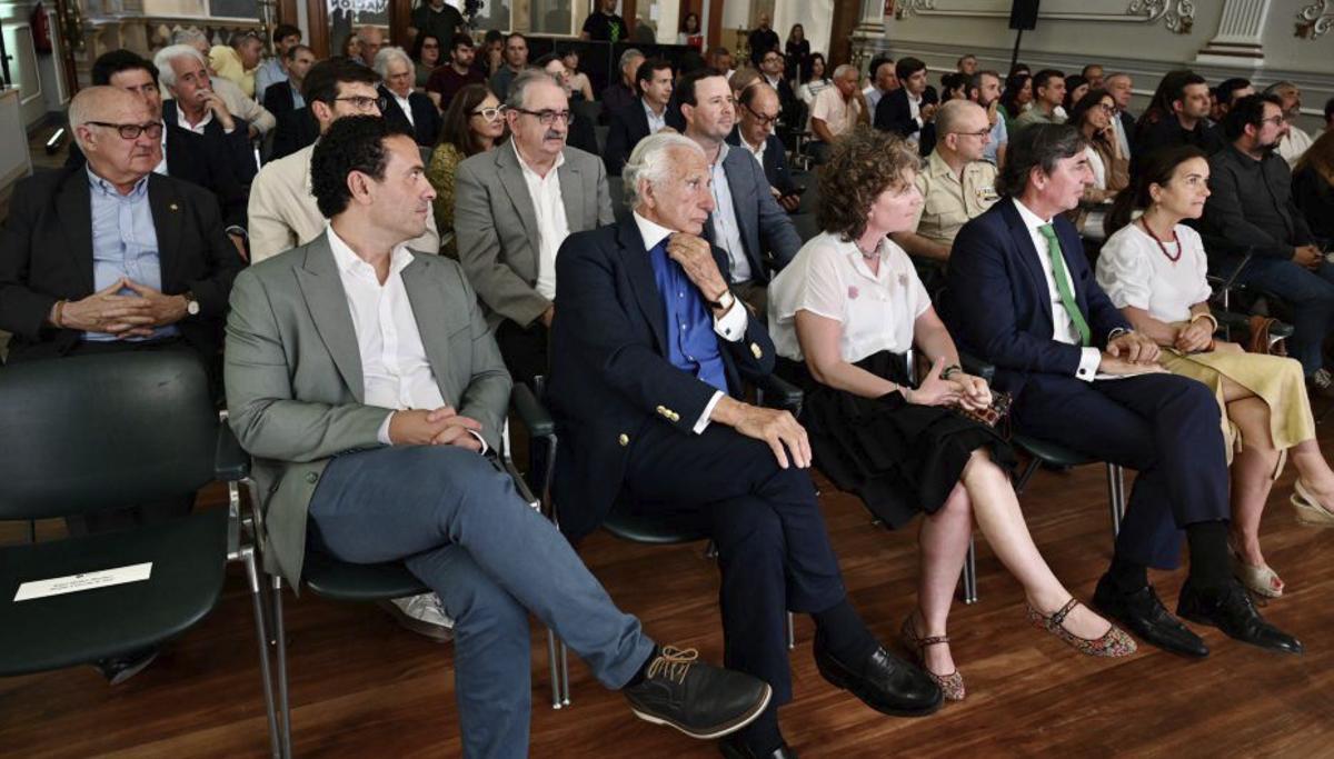 Asistentes a la gala, celebrada en el pazo provincial. | RAFA VÁZQUEZ