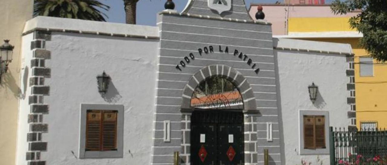 Cuartel del Cristo o San Francisco. Los terrenos que ocupa el cuartel del Cristo pasarían a los laguneros y serían usados como centro educativo, según el protocolo firmado con Defensa