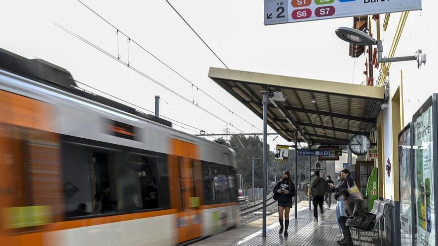 Ferrocarrils de la Generalitat demana perdó a un usuari: "El tren ha sortit 5 segons abans del seu horari. Disculpi les molèsties"