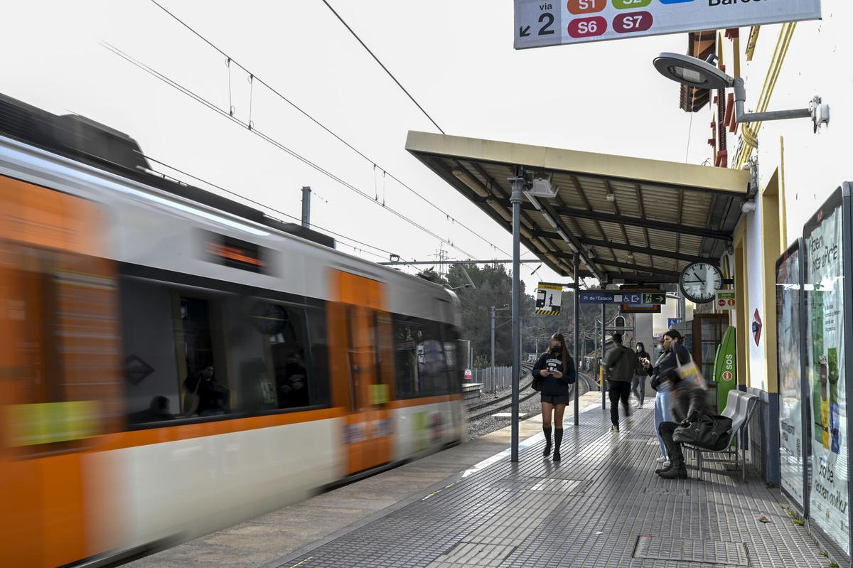 Ferrocarrils de la Generalitat demana perdó a un usuari: ‘El tren ha sortit 5 segons abans del seu horari. Disculpi les molèsties’