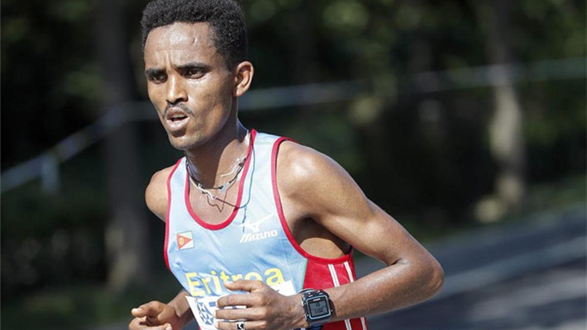 El joven Ghebreslassie da la sorpresa en los Mundiales al ganar el maratón