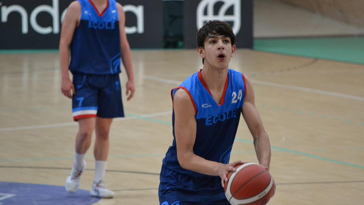 El futuro del baloncesto asturiano se forma Llanera: el base Alonso Grela, en una concentración de la selección española sub-16 - La Nueva España